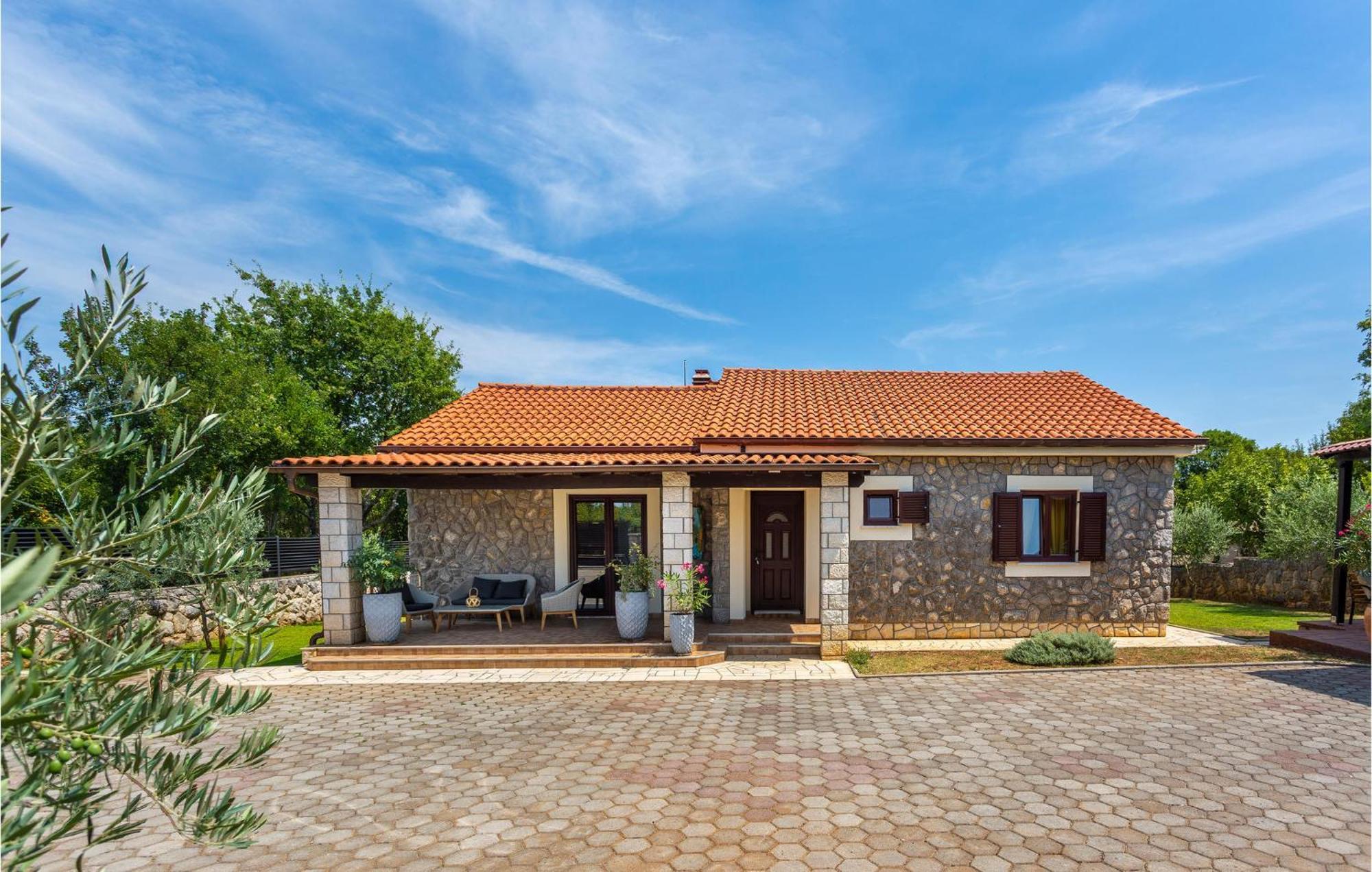 Nice Home In Lakmartin With Outdoor Swimming Pool Exterior foto