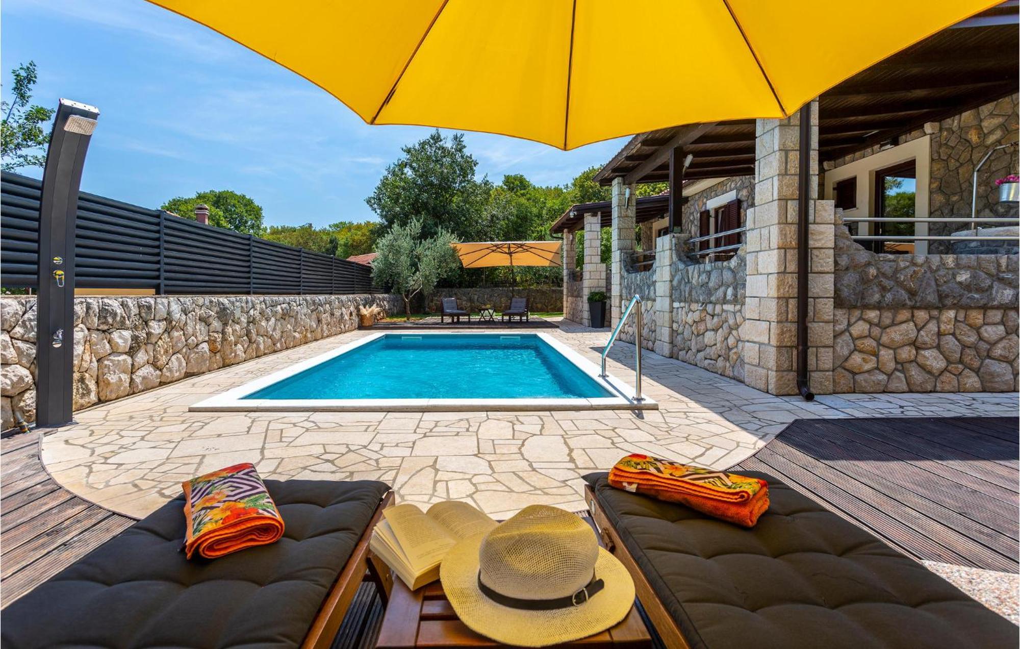 Nice Home In Lakmartin With Outdoor Swimming Pool Exterior foto