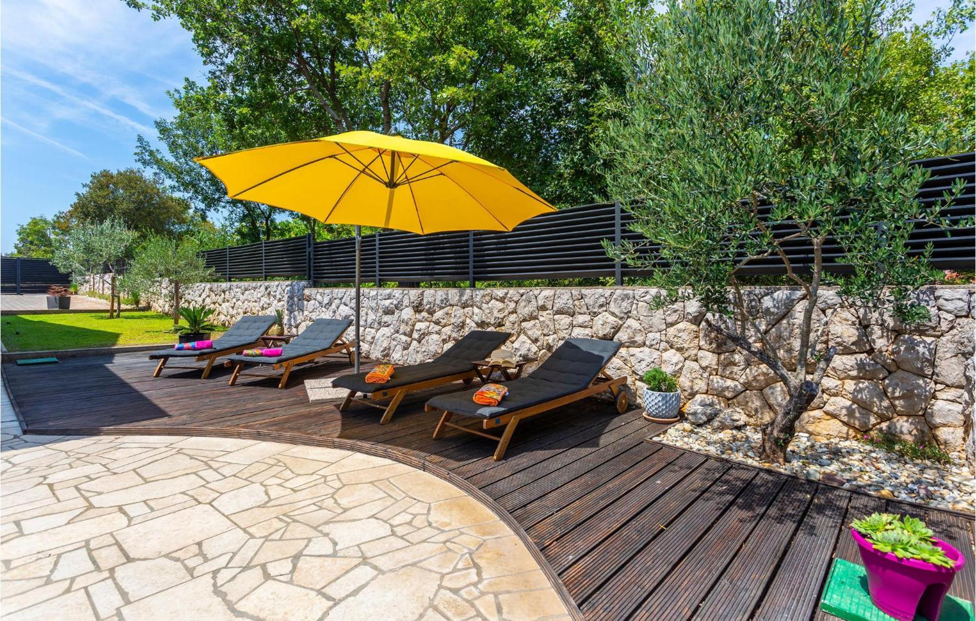 Nice Home In Lakmartin With Outdoor Swimming Pool Exterior foto